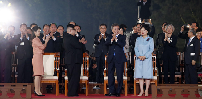 Tarihi zirvede ilk kez basının önüne geçti 30