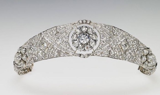 Meghan Markle'ın gelinliği görücüye çıkıyor 8