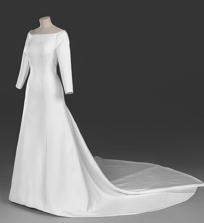 Meghan Markle'ın gelinliği görücüye çıkıyor 9