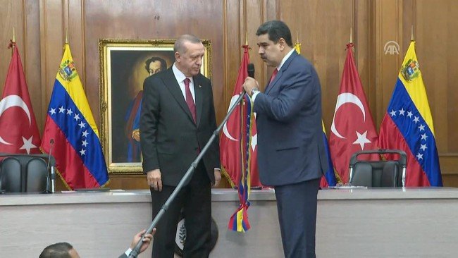 Cumhurbaşkanı Erdoğan'a Simon Bolivar'ın kılıcı verildi 1