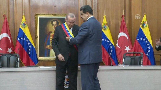 Cumhurbaşkanı Erdoğan'a Simon Bolivar'ın kılıcı verildi 2