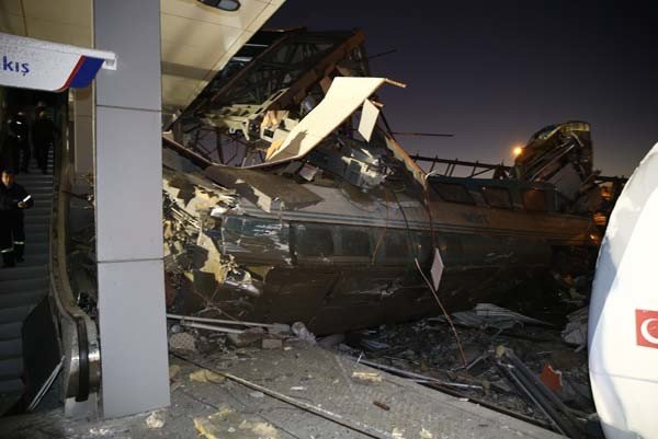 Hızlı tren kazasından kahreden kareler 83