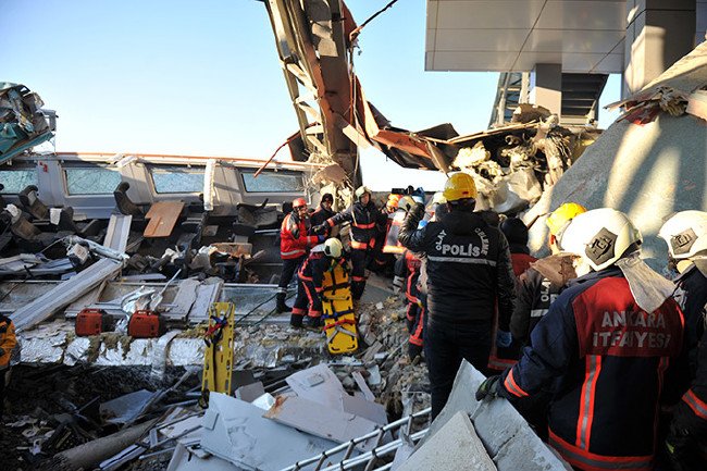 Hızlı tren kazasından kahreden kareler 57