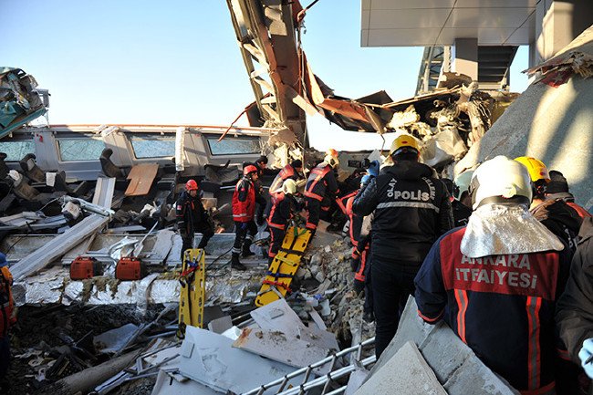 Hızlı tren kazasından kahreden kareler 56