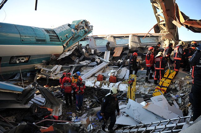 Hızlı tren kazasından kahreden kareler 54