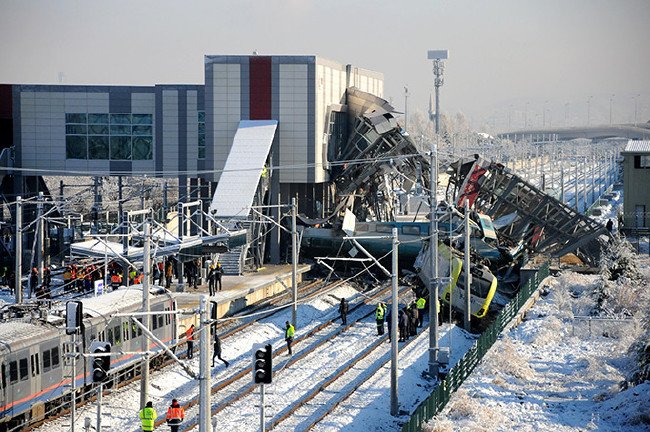 Hızlı tren kazasından kahreden kareler 52