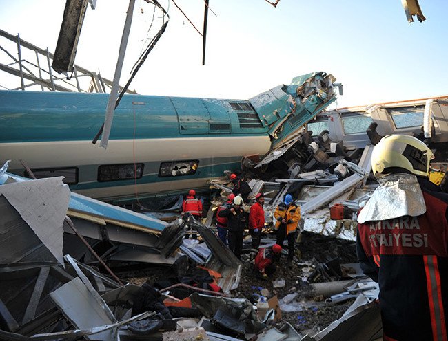 Hızlı tren kazasından kahreden kareler 46