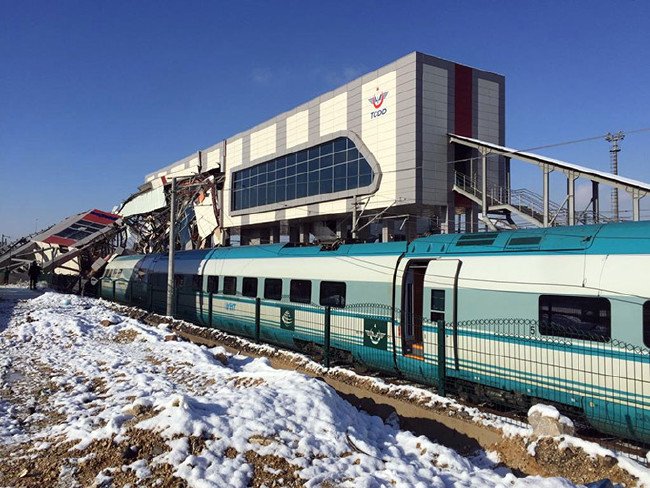 Hızlı tren kazasından kahreden kareler 33