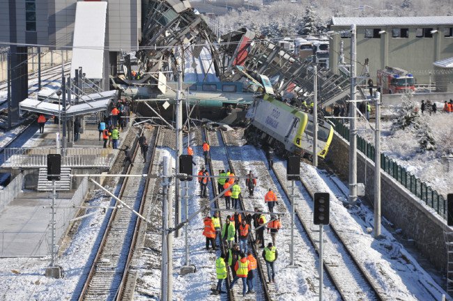 Hızlı tren kazasından kahreden kareler 88