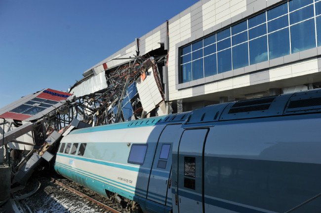 Hızlı tren kazasından kahreden kareler 89