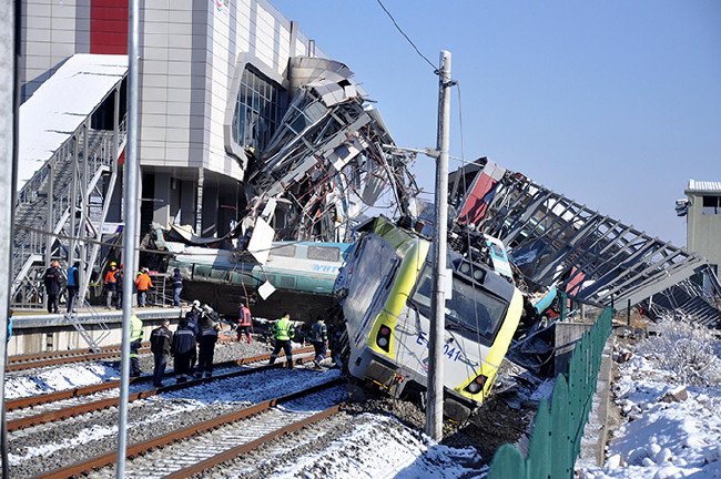 Hızlı tren kazasından kahreden kareler 9