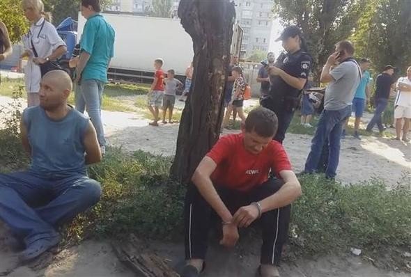 Arkadaşına el bombası verdi, pimini çekip kaçtı 10