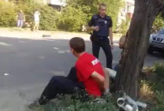 Arkadaşına el bombası verdi, pimini çekip kaçtı 11