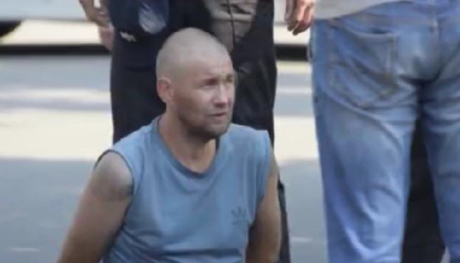 Arkadaşına el bombası verdi, pimini çekip kaçtı 15