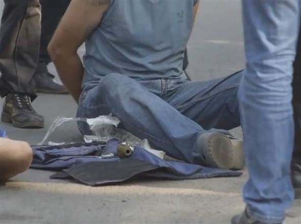 Arkadaşına el bombası verdi, pimini çekip kaçtı 8