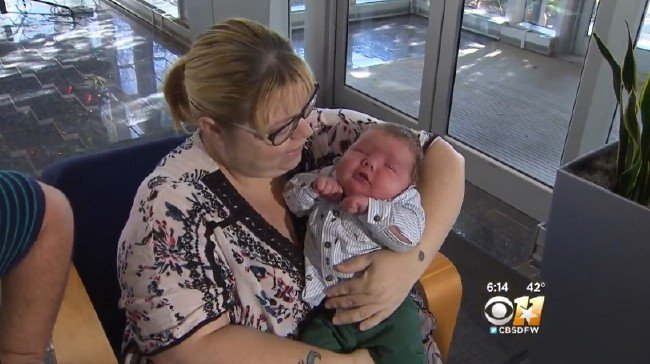 Mum Gives Birth To Record Breaking 14Lb-13Oz Baby Boy 2