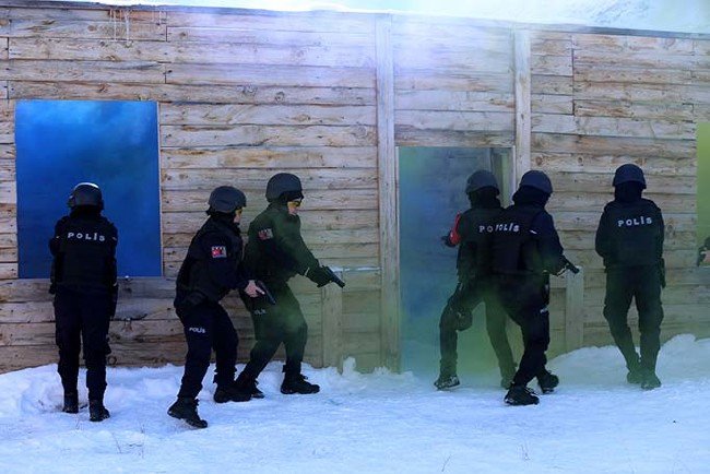 Afgan kadın polisler zorlu kış koşullarında mesleğe hazırlanıyor 10