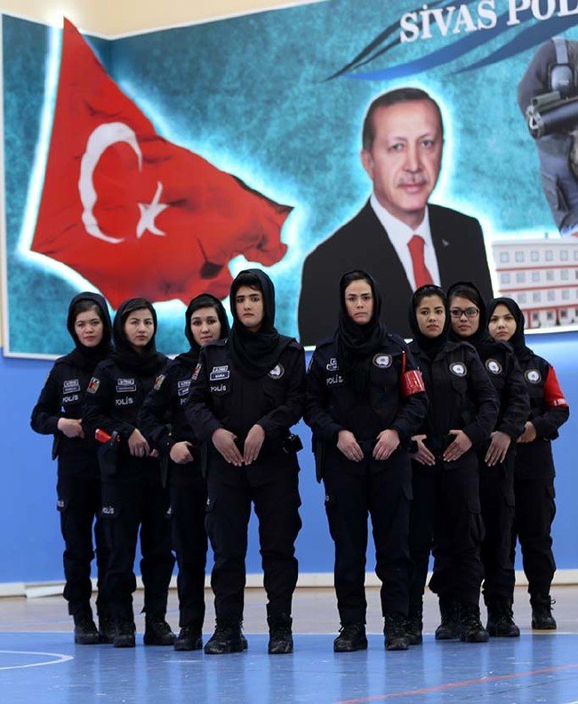 Afgan kadın polisler zorlu kış koşullarında mesleğe hazırlanıyor 14