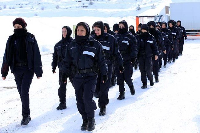 Afgan kadın polisler zorlu kış koşullarında mesleğe hazırlanıyor 2