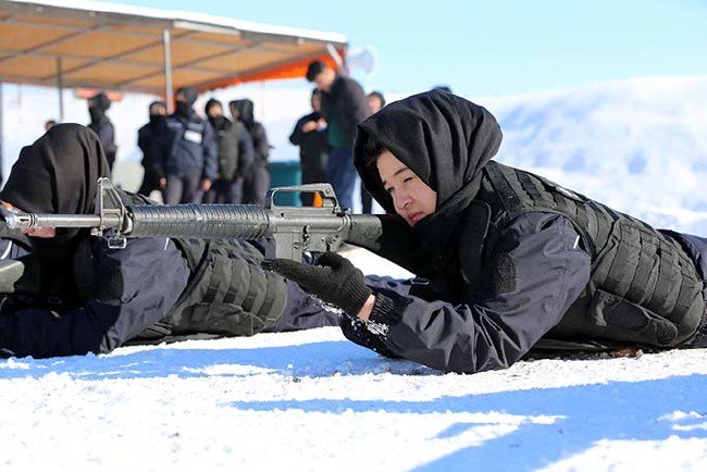 Afgan kadın polisler zorlu kış koşullarında mesleğe hazırlanıyor 38