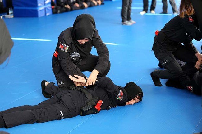 Afgan kadın polisler zorlu kış koşullarında mesleğe hazırlanıyor 4