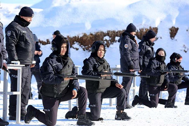 Afgan kadın polisler zorlu kış koşullarında mesleğe hazırlanıyor 48