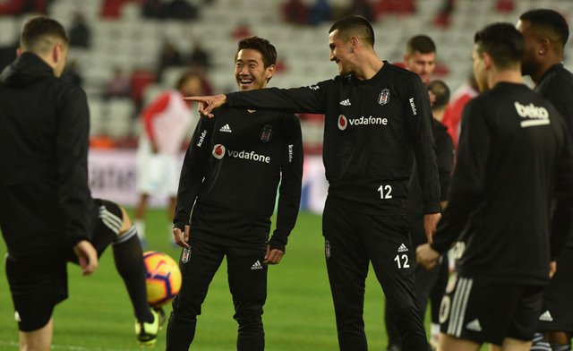 Sosyal medya Kagawa ile yıkıldı 10