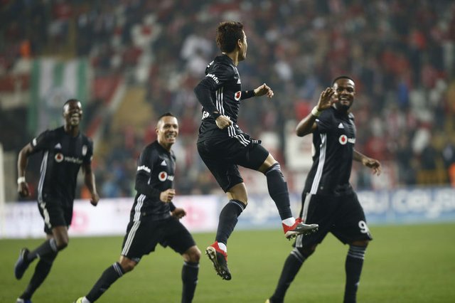 Sosyal medya Kagawa ile yıkıldı 9