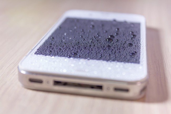 Suya düşen telefon nasıl kurtarılır? 3