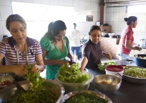 Sadece kadınların yaşadığı ilginç kasaba 11