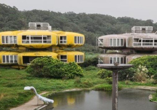 Sadece kadınların yaşadığı ilginç kasaba 26