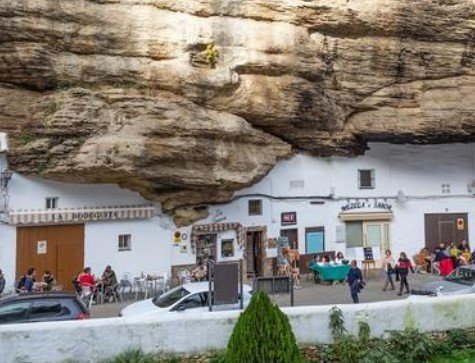 Sadece kadınların yaşadığı ilginç kasaba 27