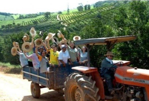 Sadece kadınların yaşadığı ilginç kasaba 4