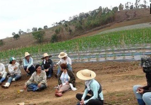 Sadece kadınların yaşadığı ilginç kasaba 5