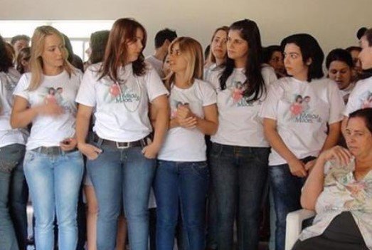 Sadece kadınların yaşadığı ilginç kasaba 10