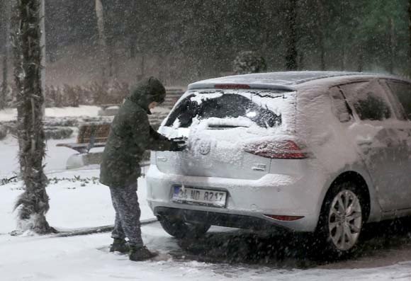 İstanbul beyaza büründü, Vali Yerlikaya uyardı! 11