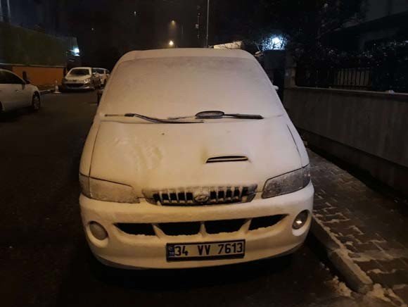 İstanbul beyaza büründü, Vali Yerlikaya uyardı! 14