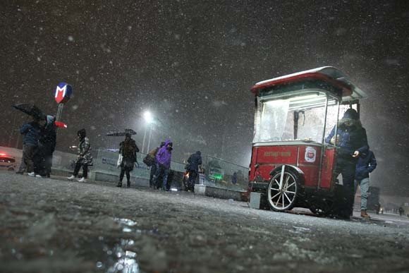 İstanbul beyaza büründü, Vali Yerlikaya uyardı! 15