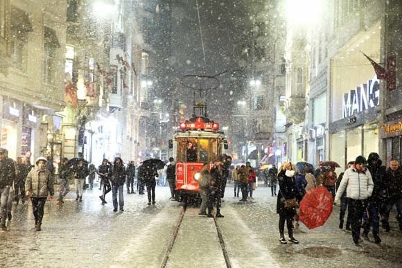 İstanbul beyaza büründü, Vali Yerlikaya uyardı! 16