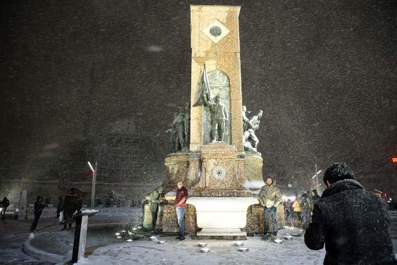 İstanbul beyaza büründü, Vali Yerlikaya uyardı! 19