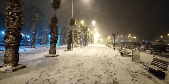 İstanbul beyaza büründü, Vali Yerlikaya uyardı! 7