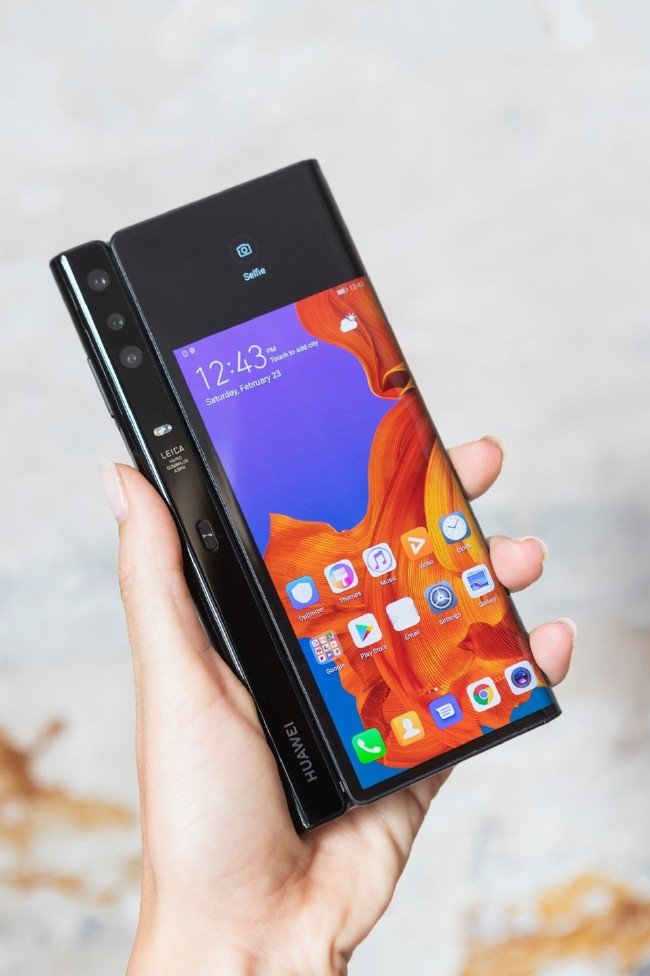Huawei katlanabilir akıllı telefonu Mate X’i tanıttı 13