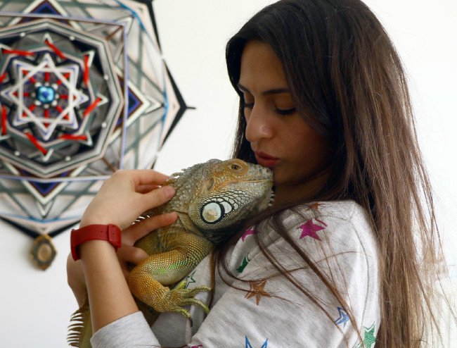 10 yıldır evinde onunla yaşıyor 5