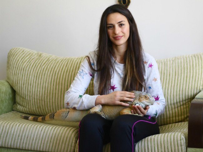 10 yıldır evinde onunla yaşıyor 6