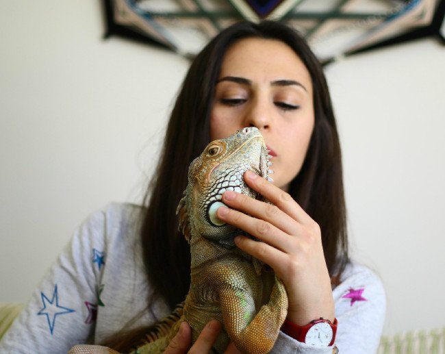 10 yıldır evinde onunla yaşıyor 7