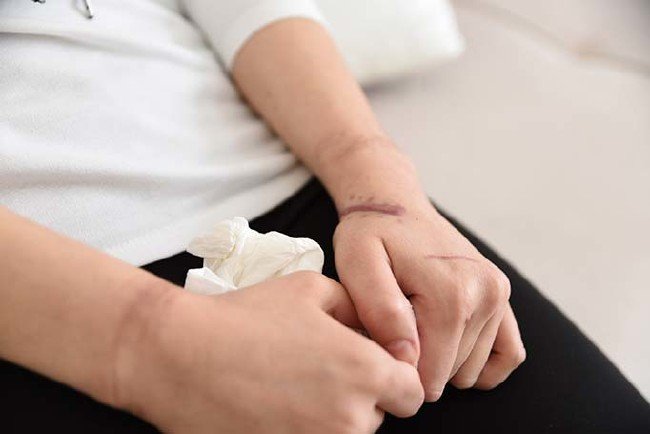 Emre Çiçek, Rabia K'ya vahşeti yaşattı 9