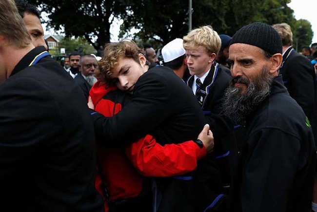 Yeni Zelanda'da acı paylaşılıyor 7