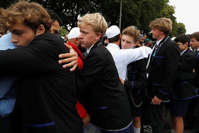 Yeni Zelanda'da acı paylaşılıyor 14