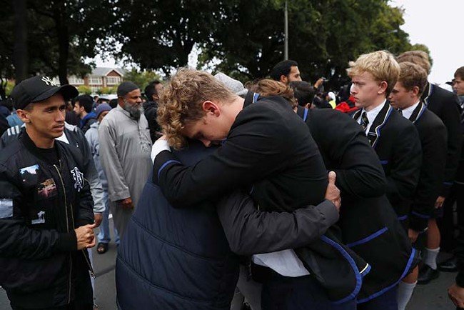 Yeni Zelanda'da acı paylaşılıyor 29