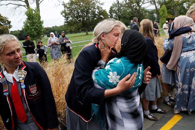 Yeni Zelanda'da acı paylaşılıyor 31